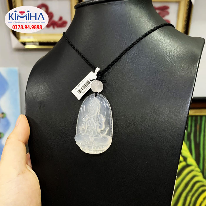 đại nhật như lai mã não trắng